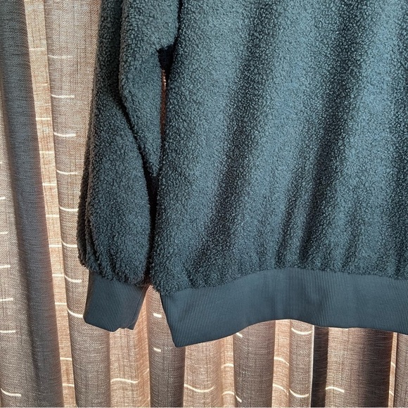 Gray Teddy Crewneck Sweatshirt Size Medium - Picture 4 of 10